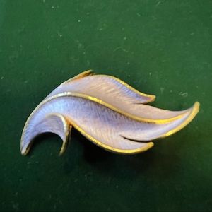 VINTAGE JJ JONETTE PURPLE ORCHID LEAF FEATHER BROOCH PIN